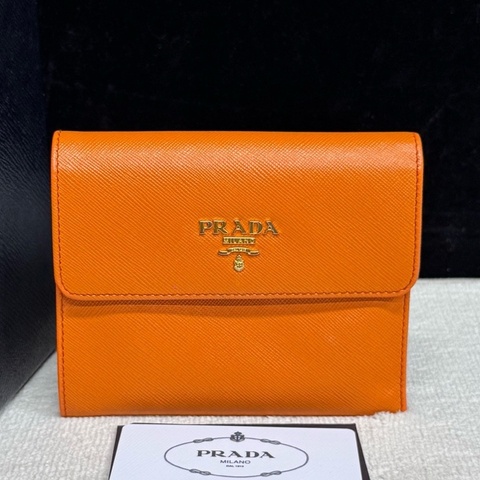 Prada普拉達 短款翻蓋折疊錢包