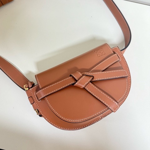 Loewe  羅意威 馬鞍包