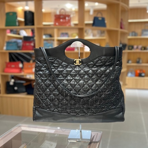 香奈儿Chanel黑金油蜡皮31bag单肩包