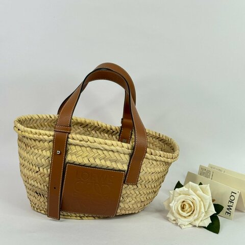 LOEWE 棕櫚葉和小牛皮小籃子包