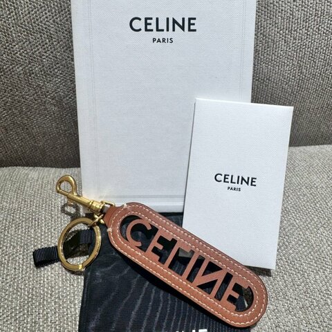 CELINE 鏤空字母鑰匙環墜飾