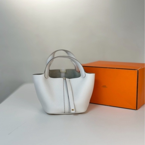 Hermes｜愛馬仕 P18 奶灰白