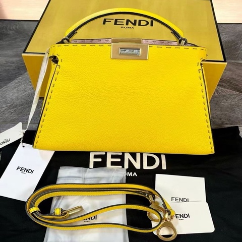 Fendi 芬迪 PEEKABOO ESSENTIALLY 手提單肩包斜挎包 內拼粉色奶昔白色 神仙配色  荔枝皮外縫 皮質質感高級 日常通勤都適合 專櫃漲價 明星同款 女款 檸檬黃色 超值