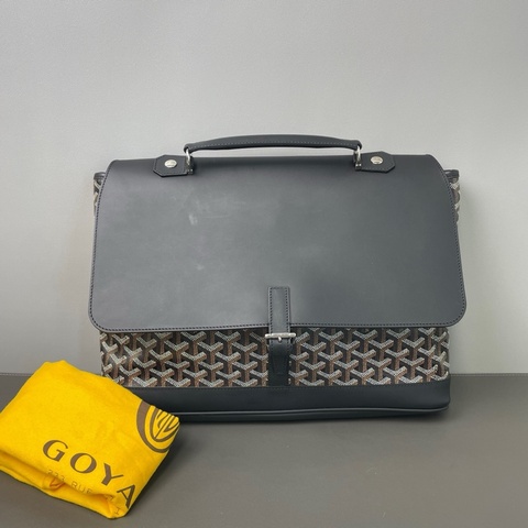 Goyard/戈雅 Coursier 拼皮手提郵差包 黑色經典款包身帆布拼皮，內里乾淨，容量大，日常通勤、商務、休閒都能用，肩帶可調節，斜挎單肩都方便。男女同款