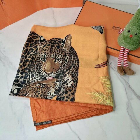 HERMES 全新叢林之愛披肩