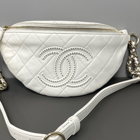 Chanel/香奈兒  29開 羊皮淡金鉚釘腰包胸包大雙C白色 已絕版 斜挎包胸包斜挎腰包
