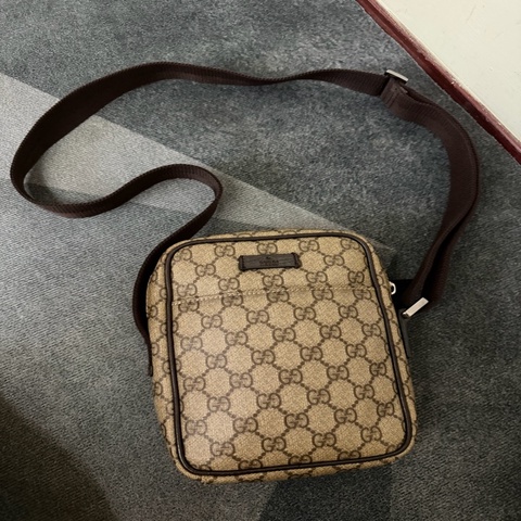 Gucci經典老花小相機包/斜背包