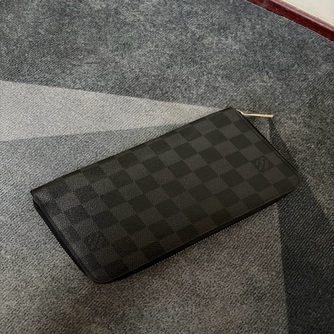 Lv黑棋盤格拉鍊護照長夾(N63077)停產