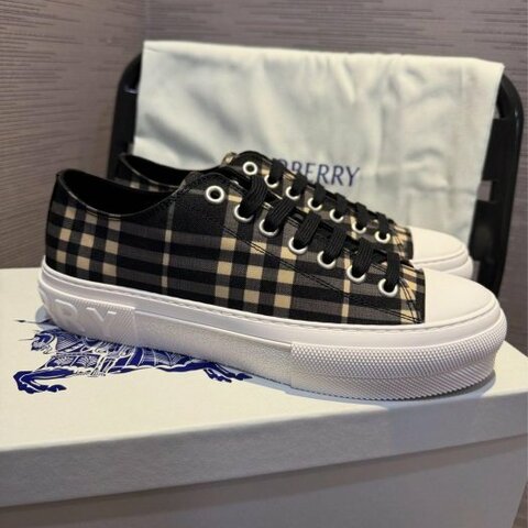 💎Han's house精品服飾💎 burberry 格紋 立體字 帆布鞋 義大利製 原價22900