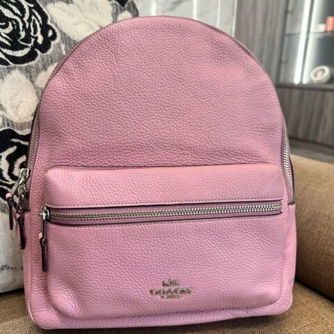 COACH 粉色皮革後背包