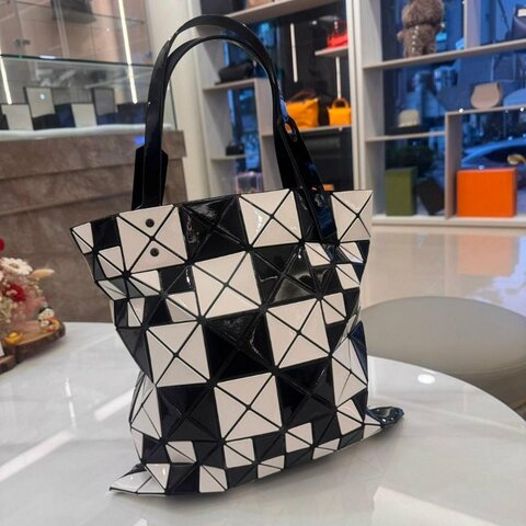 BAOBAO ISSEY MIYAKE 三宅一生 6x6 亮面手提包
