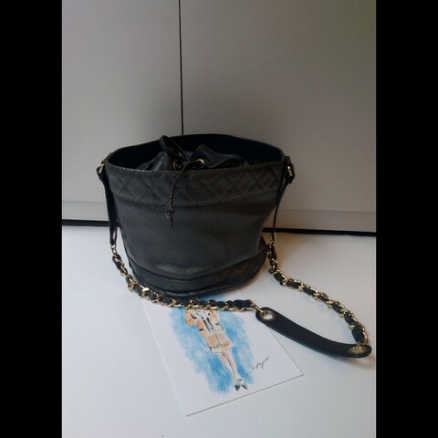 Chanel 金鍊黑荔枝皮束口水桶包 vintage