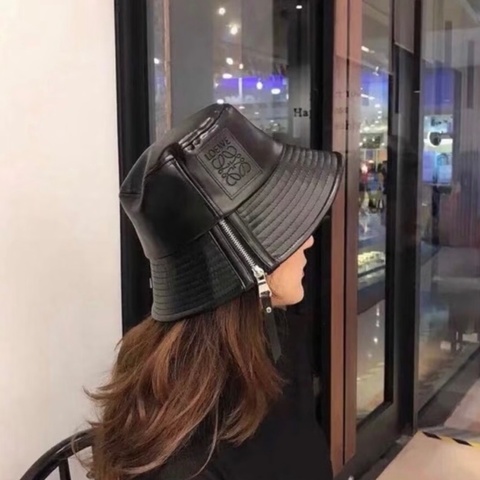 LOEWE 羅意威 經典款 漁夫帽 徽章 貼皮 拉鍊羊皮 牛皮 黑色