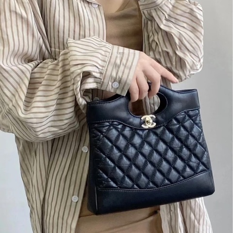 全新全配🖤🪐#香奈兒 #31bag mini #午夜藍金釦 #油蠟牛皮 #晶片款