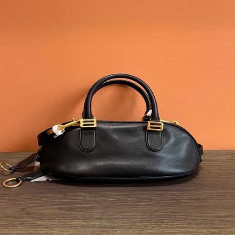 balenciaga巴黎世家 bolero 手提單肩包 短肩帶貼合腋下自帶一點Y2K的復古氣息