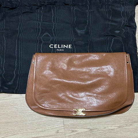 Celine SOFT TRIOMPHE BESACE柔軟亮澤羊皮革手袋