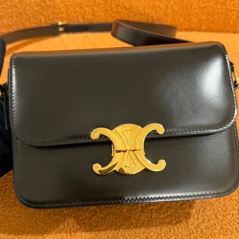 celine 凱旋門teen 黑金盒子包 編碼22年 底一個角有一點壓痕
