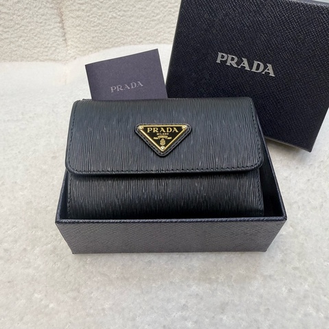 Prada 黑金三角logo水波紋皮革三折短夾