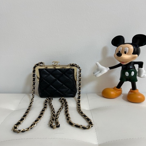 香奈兒/Chanel 黑金鍊條翻蓋手拿包 羊皮