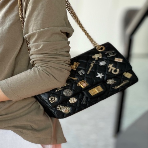 Chanel香奈兒🖤全球限量❗️ 黑金做舊金屬 2.55徽章🎖️CF小號閒置新24開帶卡😼