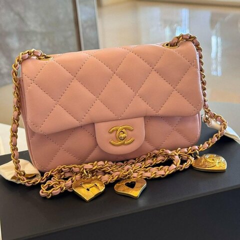 CHANEL 粉色羊皮金釦愛心鍊Mini coco口蓋包