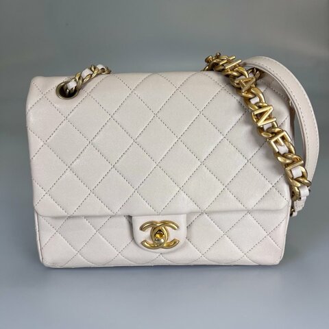 CHANEL 季節款方型金字LOGO肩背包牛皮米白 晶片款