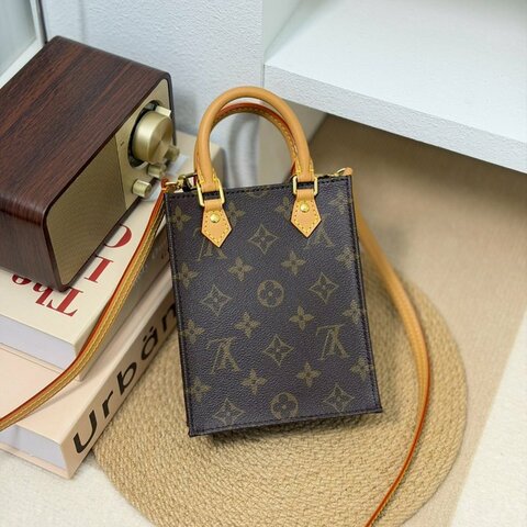 🏷LV 路易威登．Petit Sac Plat 老花琴譜包 M81295