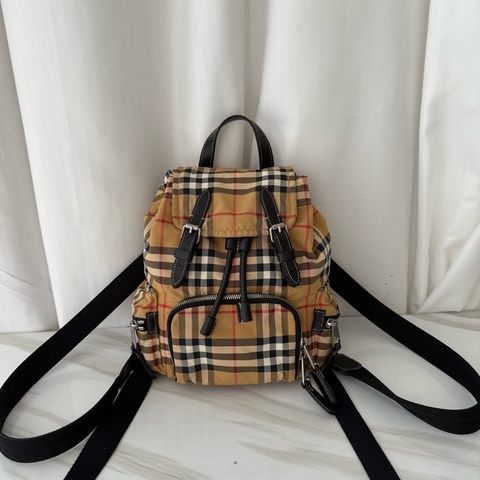 博柏利/Burberry  戰馬格紋 mini 雙肩包 底長16
