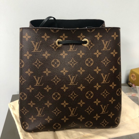 LV路易威登NOE黑水桶单肩包