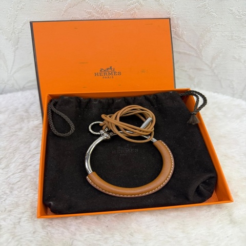 Loop pendant