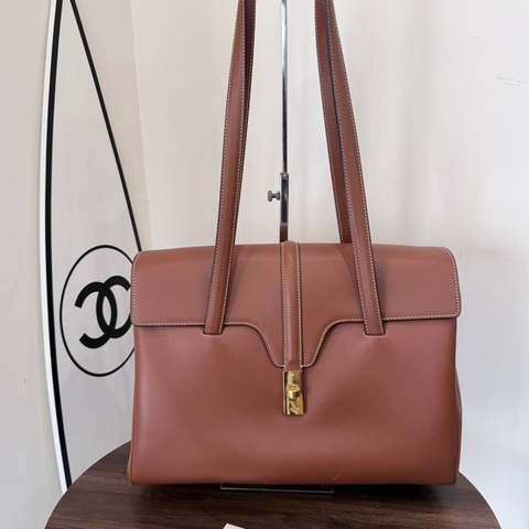 賽琳Celine  Soft16中號棕色 焦糖色尺寸32×24×15
