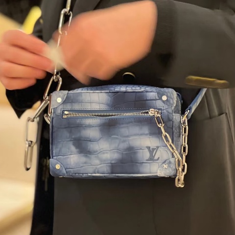 👜LV路易威登｜soft trunk鰐魚皮盒子包 藍墨渲染 ｜99新