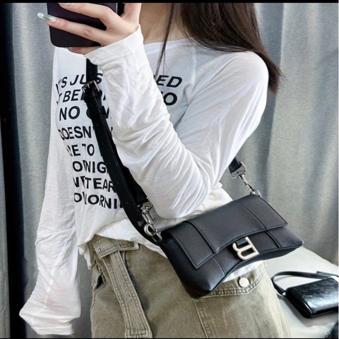 🖤 BALENCIAGA Downtown XS 黑色荔枝牛皮肩背包 🖤