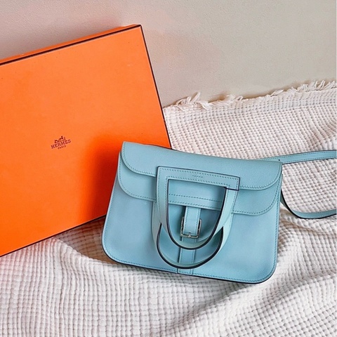 【近新閒置品】Hermes 愛馬仕 Halzan mini A刻 U2微風藍 清晰脫俗的瑪卡龍色系🐳觸感柔軟swift皮，可手提、斜挎