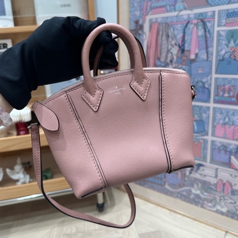 【近新閒置品】Louis Vuitton 路易威登 LV櫻花粉nano餃子包 全牛皮款