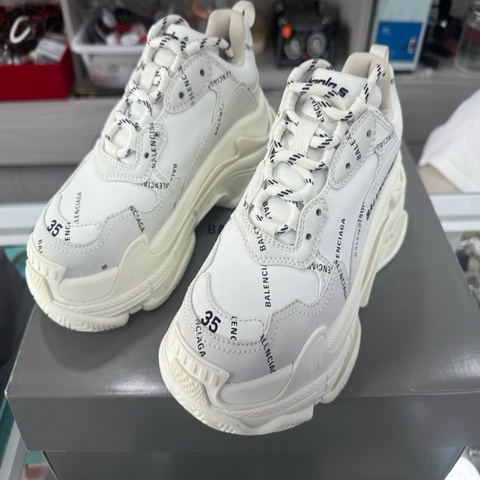 Balenciaga巴黎世家 Triple S 滿印logo，35碼 成色很好98新