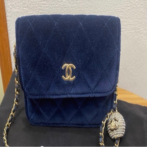 (閒置近新）CHANEL Mini Velvet Wallet On Chain – Navy Blue