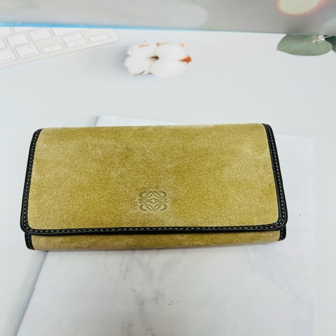 Loewe 中夾