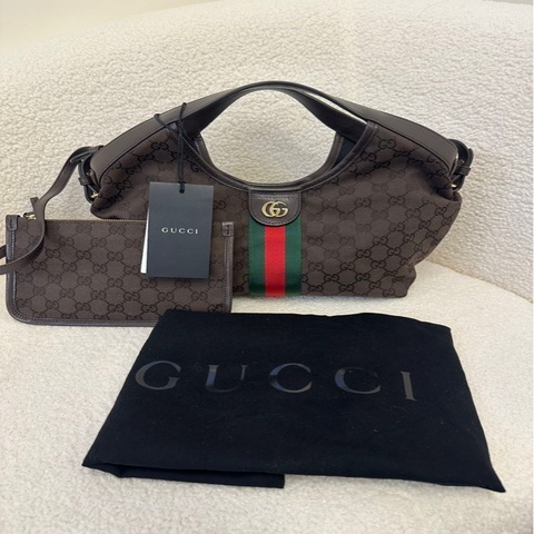 古馳 GUCCI Giglio 琴頂把手單肩手提包（小號） 深棕色帆布拼接條紋，金色五金件 2026年6月購入，閒置成色