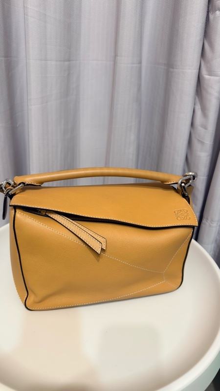 Loewe puzzle 焦糖單縫柔軟小牛皮 中號