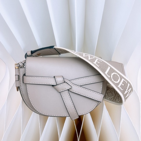 Loewe gate dual 沙色迷你馬鞍包