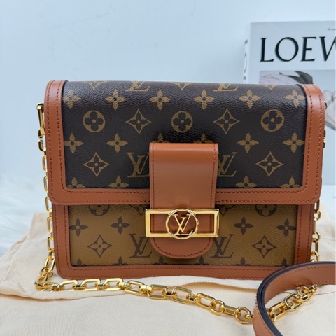 99新 lv達芙妮中號新款  銅牌款，五金部分帶原膜
