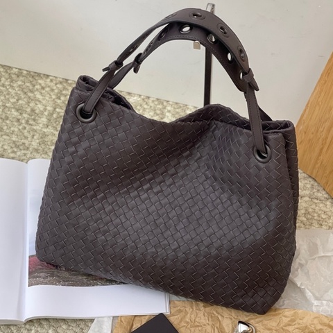 葆蝶家/Bottega Veneta bv單肩雙橋包烏木色  配件小鏡子尺寸34*15*26