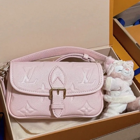 LV 路易威登 櫻花粉 金扣 法棍nano迷你單肩包 芯片款 18cm