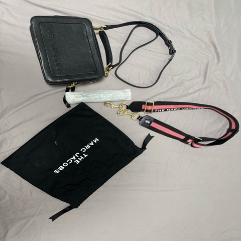 Marc Jacobs 小方斜挎包