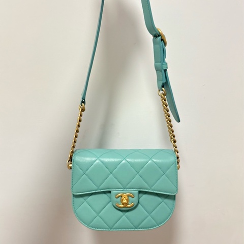 Chanel 牛皮金釦馬鞍包
