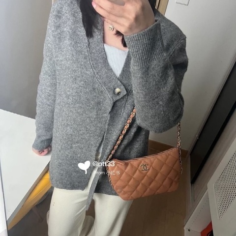 CHANEL 24P金扣荔枝牛皮hobo 肩背腋下包 21*15*7 9新 配件塵袋