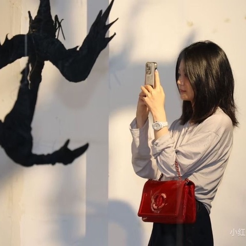 CHANEL 紅色銀扣漆皮浮雕雙C大Iogo肩背包 29*18*14 9新 配件塵袋