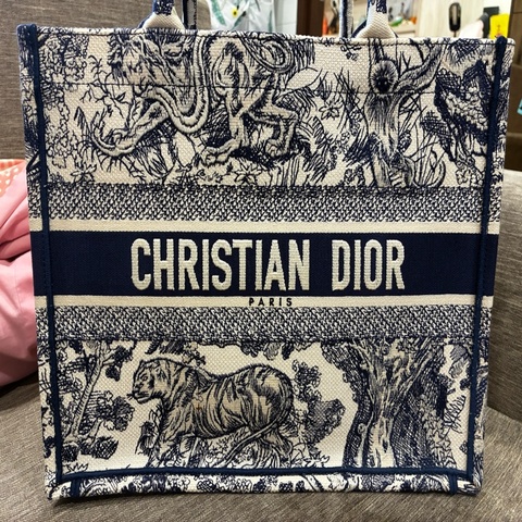 二手商品🇹🇼迪奧Dior book tote中型托特包 藍色 法式印花圖騰刺繡 媽媽包