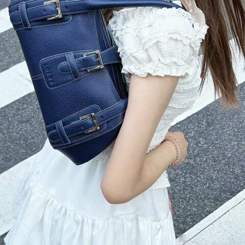 Loewe 經典飛碟包 可手提腋下 電光藍 顆粒牛皮 小號 32×15 98新配件塵袋